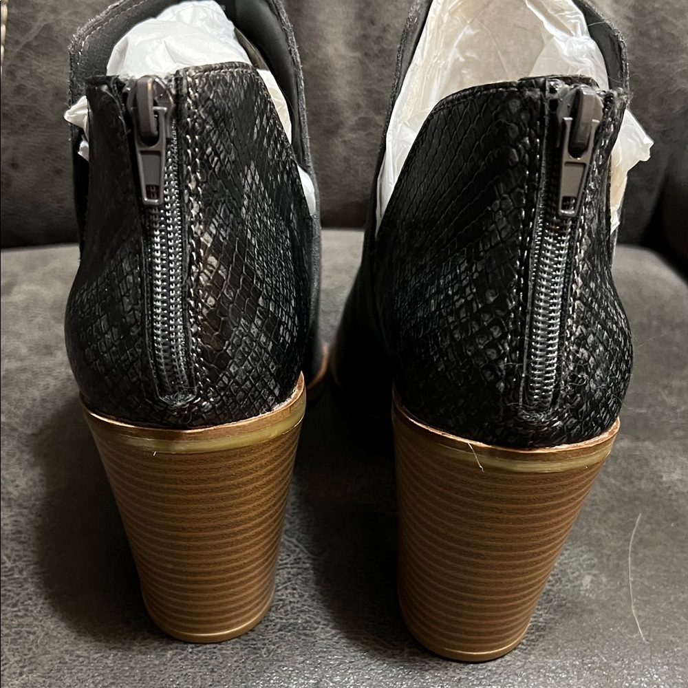 Dolce Vita Charcoal Suede Ankle Booties - Picture 3 of 9